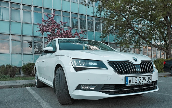 Skoda Superb cena 61999 przebieg: 239000, rok produkcji 2015 z Łosice małe 781